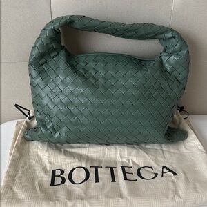 Bottega Veneta
Small Hop Leather Shoulder Bag